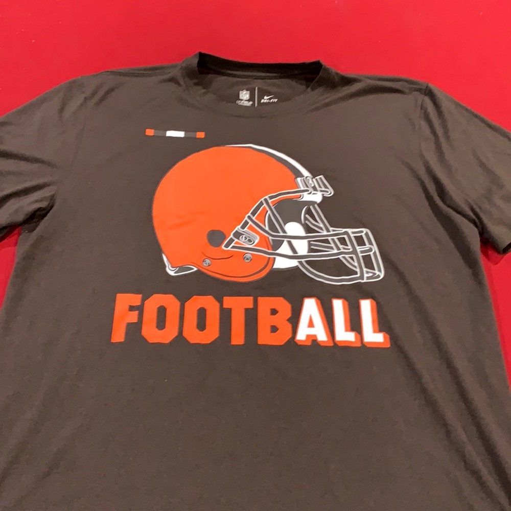 Nike Brown’s Dri-Fit shirt